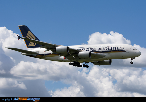 On final for 23L, A380 on SQ285 / 286 over the summer season replacing the 777-300. This brings the total number of A380 at Auckland to 5 daily. (Only 3 gates operational with 2 more in construction) 4 Emirates and 1 Singapore Airlines. 1 Emirates A380 goes to Christchurch from Sydney, Dubai. Airbus A380-841