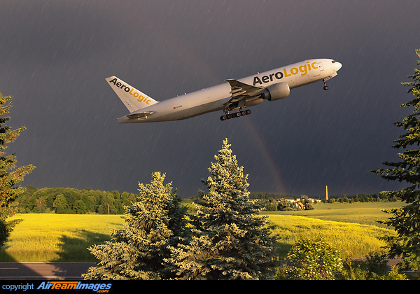 Composite image. Boeing 777-FZN