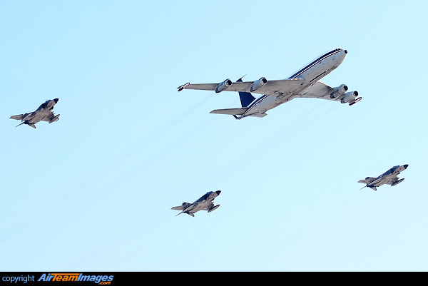 Boeing 707-3J9C & F-4 Phantom Boeing 707-3J9C & F-4 Phantom