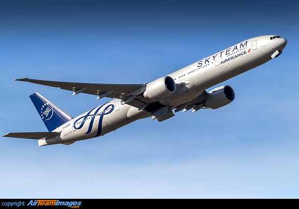 Boeing 777-328/ER Boeing 777-328/ER