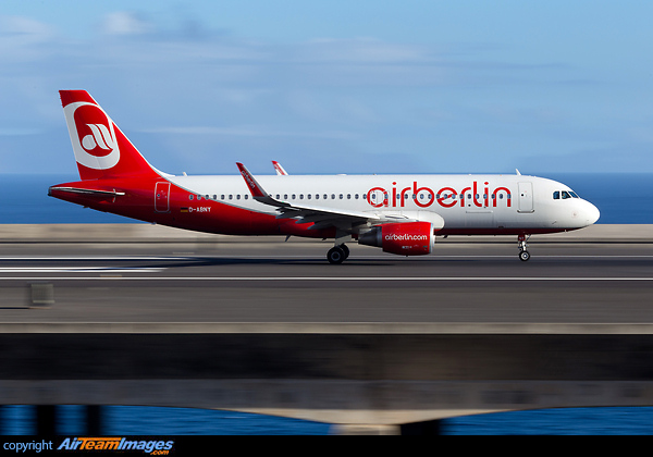 Runway 23 "bridge" clearly visible Airbus A320-214