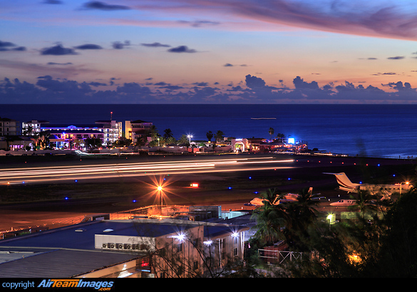 Rwy 10 departure McDonnell Douglas MD-82