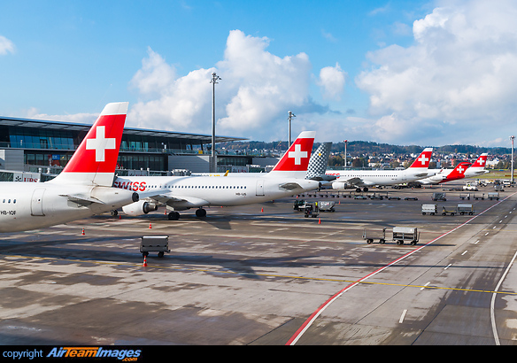 Apron view at terminal B pier. Zurich Airport