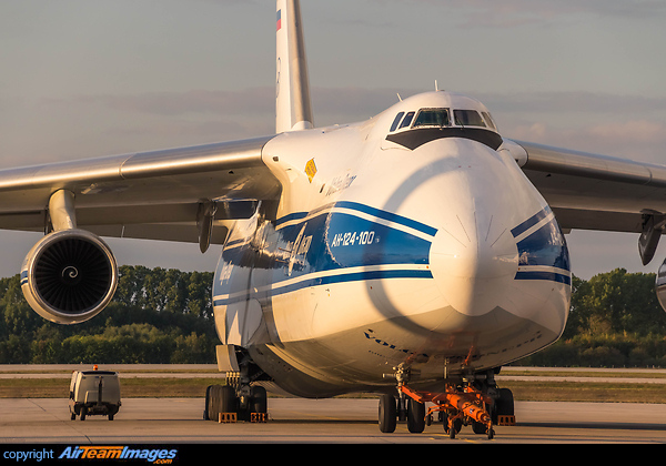 Antonov An-124-100 Ruslan Antonov An-124-100 Ruslan