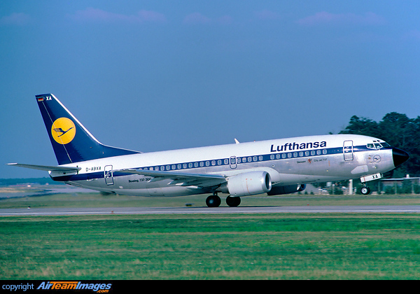 Lufthansa's first B737-330. Boeing 737-330