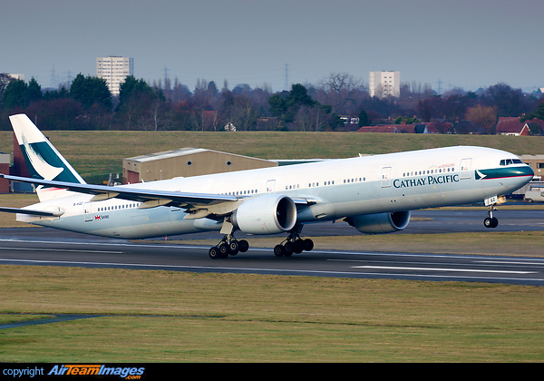 Departing to Manchester from where it diverted earlier in the day due to fog. Boeing 777-367/ER