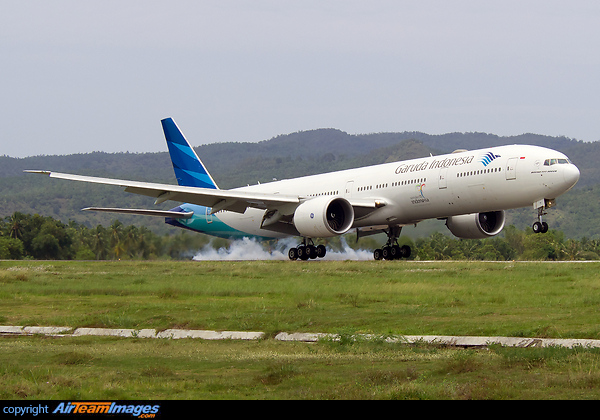 A Garuda 777 touching down in Banda Aceh Boeing 777-3U3/ER