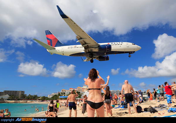 Boeing 737-732 Boeing 737-732