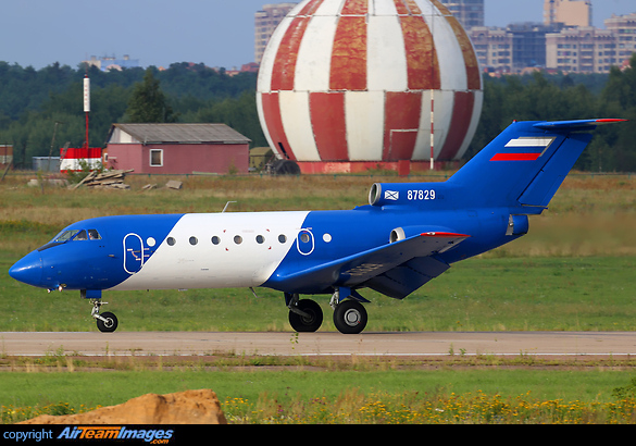 Yakovlev Yak-40 Yakovlev Yak-40