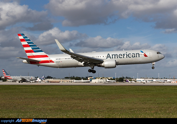 Boeing 767-323/ER Boeing 767-323/ER