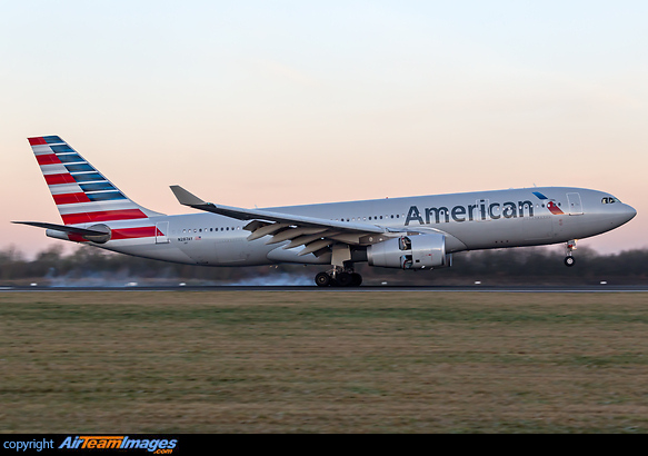 Dawn arrival into Manchester Airbus A330-243
