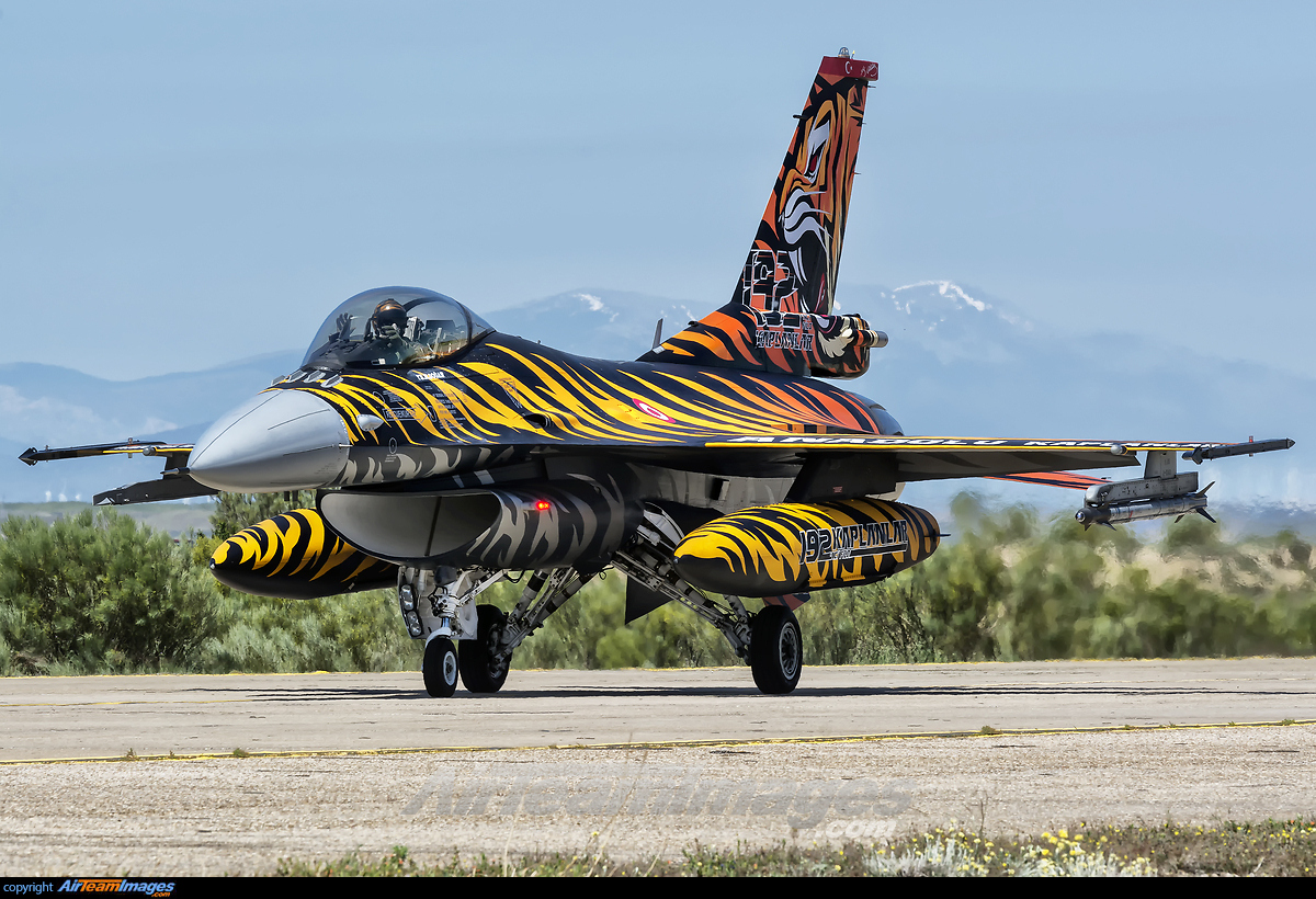 F 16j Fighting Falcon 92 0014 Aircraft Pictures Photos Airteamimages Com