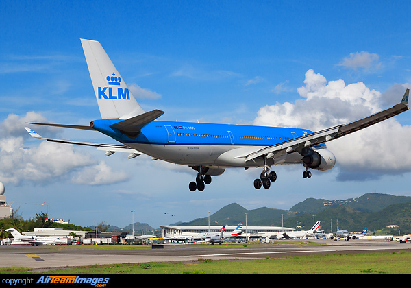 Airbus A330-203 Airbus A330-203