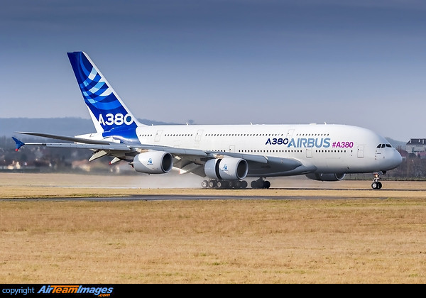 Very last landing for F-WWDD.
She will spend the rest of her life on static display at Le Bourget Museum Airbus A380-861