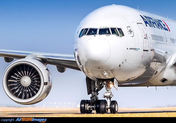 Boeing 777-228/ER Boeing 777-228/ER