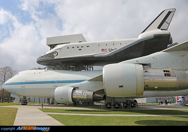 Shuttle Carrier Aircraft (SCA) Boeing 747 N905NA is now on display at Space Centre Houston with full scale replica Space Shuttle Independence. Boeing 747-123