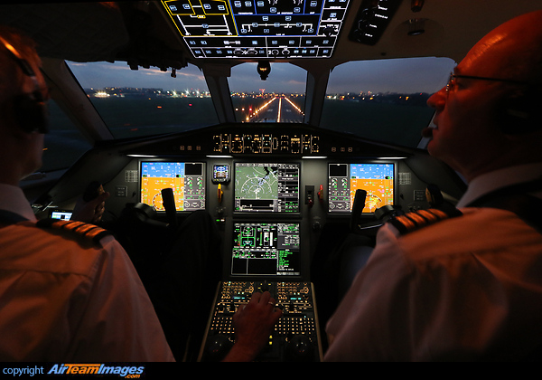 Short finals for 29. Dassault Falcon 2000LX
