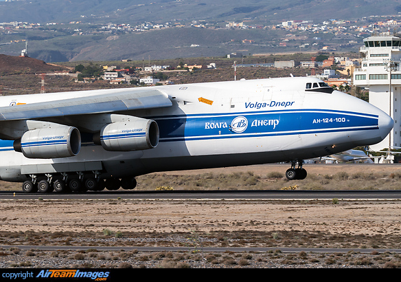 Antonov An-124-100 Ruslan Antonov An-124-100 Ruslan