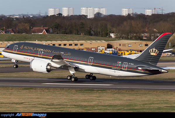 Lifting off out of Birmingham after having routine maintance work carried out at MAEL. Boeing 787-8 Dreamliner