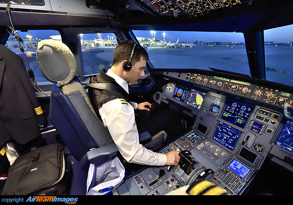 Airbus A320-232 Airbus A320-232