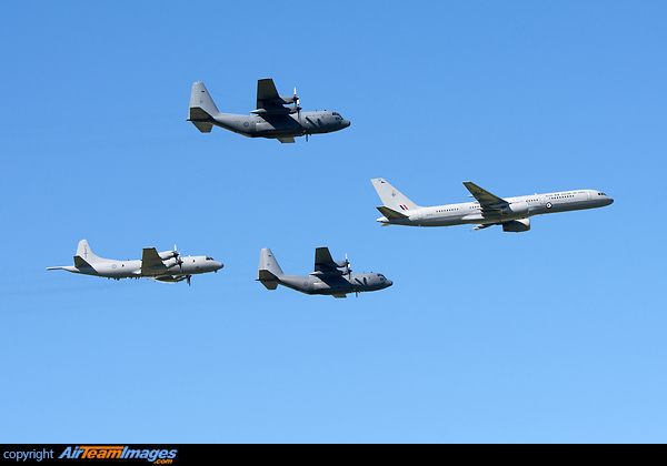 Formation display to open the RNZAF 80th Anniversary Air Tattoo. 757 NZ7572, Orion NZ4202 other Hercules NZ7003. Lockheed C-130H Hercules