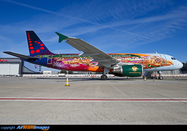 Brussels Airlines and Tomorrowland create Amare It took nine months to finish the creation of AMARE.
After an intensive period of sketches, 3D drawings and model building, the design was ready for painting. Eight artists, including a father and son with many years of experience and the Brussels Airlines and Tomorrowland team, worked non-stop for two weeks to airbrush this impressive print onto the Airbus A320. First a gigantic print of the design was created, before being copied onto the airplane, a 37.56 metres long and 11 metres high Airbus, with registration number OO-SNF. After this process, the colours were mixed and the aircraft was painted by hand. Airbus A320-214