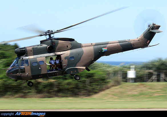 SA Defence Week 2017- SAAF museum Puma giving children flips. Aerospatiale SA-330 Puma