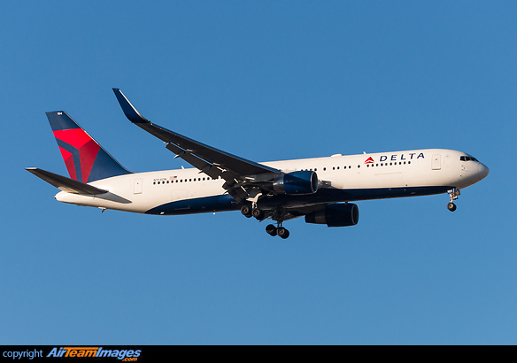 Boeing 767-332/ER Boeing 767-332/ER