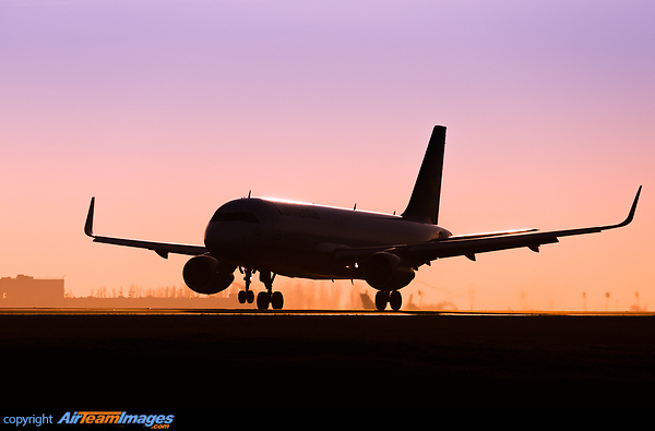 Airbus A320-211 Airbus A320-211