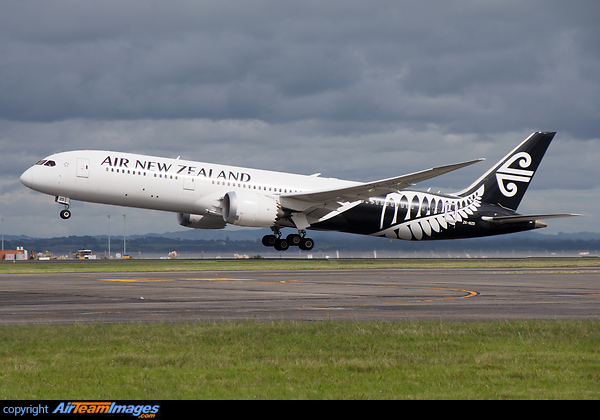 Take off on 05R. Boeing 787-9 Dreamliner