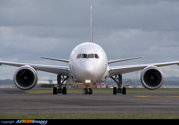 Taxi in after landing on 05R from Sydney. Boeing 787-9 Dreamliner