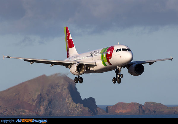 The Portuguese National Football Team lands in Madeira to play against Sweden. Airbus A319-111