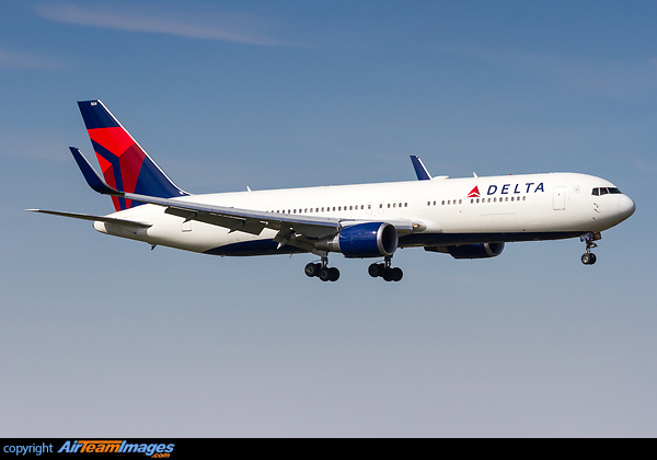 Boeing 767-332/ER Boeing 767-332/ER