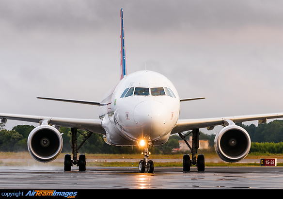 Airbus A320-214 Airbus A320-214