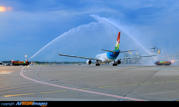 Airbus A330-243 Airbus A330-243