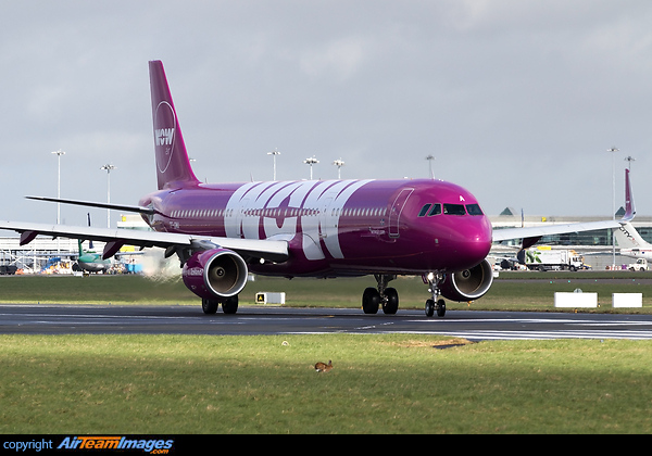 Airbus A321-211 Airbus A321-211