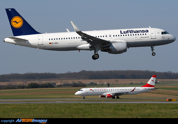 Airbus A320-214 Airbus A320-214