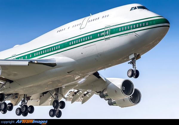 Boeing 747-4J6 Boeing 747-4J6