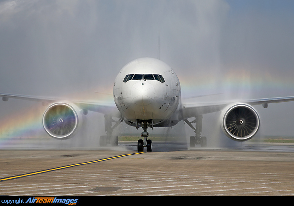 The first of two Fedex Boeing 777s to arrive at Lige Airport on Monday 3rd April to make Lige Airport their base in Europe.
This is the first tangible sign of the integration of the airport in the policy of the logistics company that bought TNT. Boeing 777-FS2