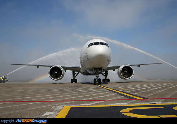 The first of two Fedex Boeing 777s to arrive at Lige Airport on Monday 3rd April to make Lige Airport their base in Europe.
This is the first tangible sign of the integration of the airport in the policy of the logistics company that bought TNT. Boeing 777-FS2