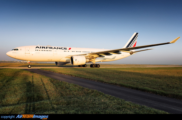 Airbus A330-203 Airbus A330-203
