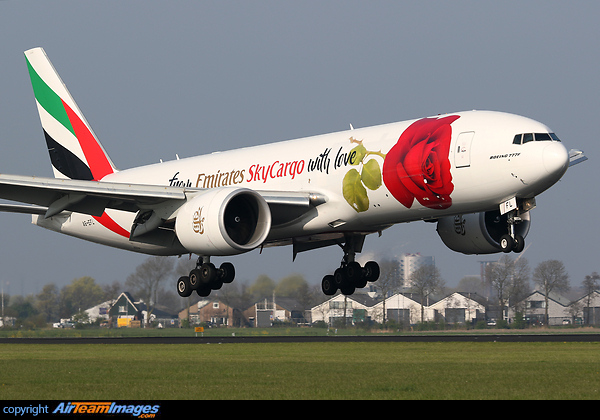 Painted in "Red Rose" special colours. Boeing 777-F1H