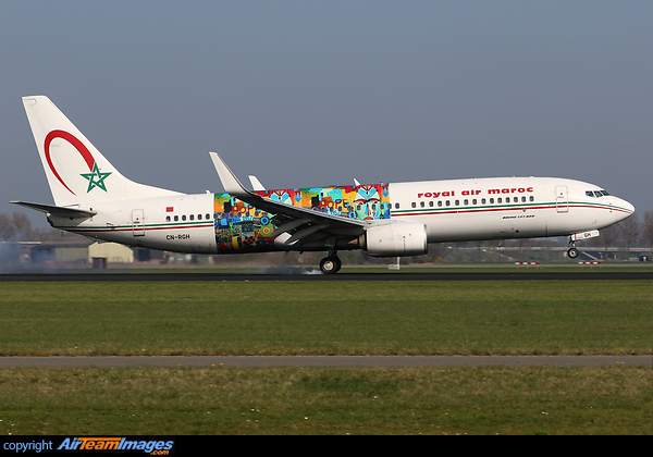 Painted in "Wings of African Art" (Mboko Lagriffe) special colours. Boeing 737-86N