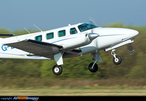 Cessna T303 Crusader Cessna T303 Crusader