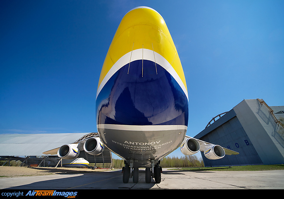 Antonov An-124-100 Ruslan Antonov An-124-100 Ruslan