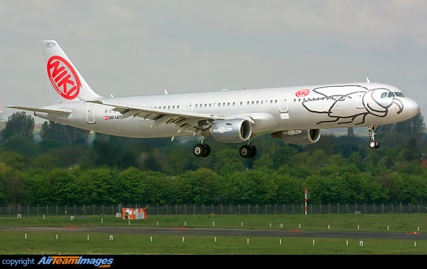 Airbus A321-211 Airbus A321-211