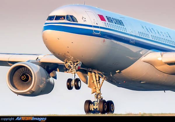 Airbus A330-243 Airbus A330-243