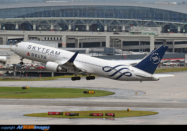 Boeing 767-332/ER Boeing 767-332/ER