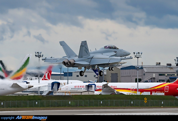RAAF's latest F/A-18 Hornet practicing touch and go at Paine field- a very rare visit of this fighter aircraft Boeing F/A-18F Super Hornet