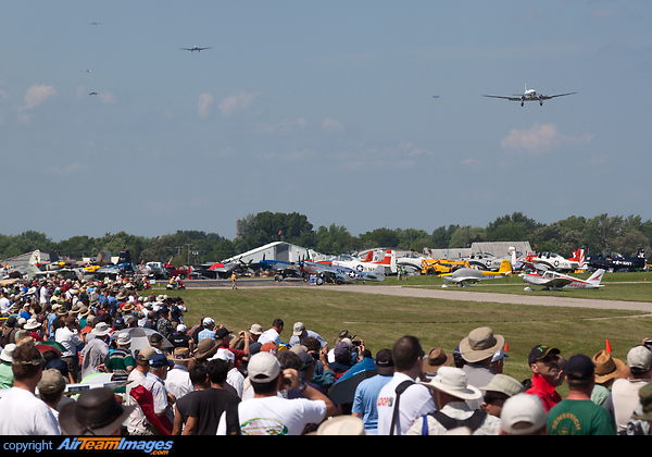 7 DC3 on short final in a formation flight to celebrate DC3 75th Anniversary Douglas DC-3